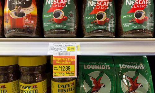 Alza del precio del café cambia rutinas diarias de algunos estadounidenses