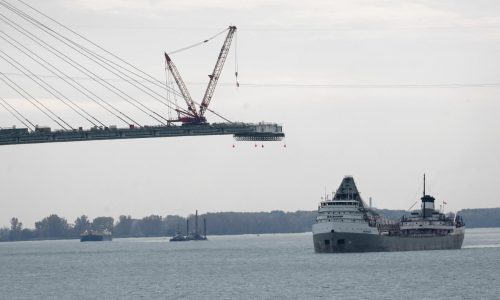 Trump amenaza con bloquear la apertura de un nuevo puente entre Detroit y Canadá
