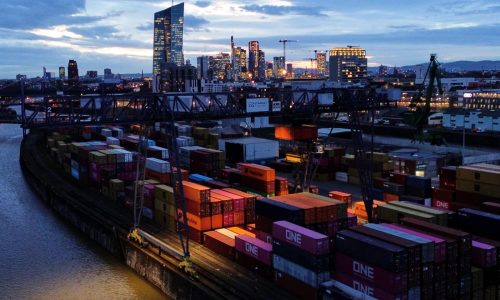 Fallo de la Corte Suprema contra los aranceles de Trump no pone fin al caos de política comercial