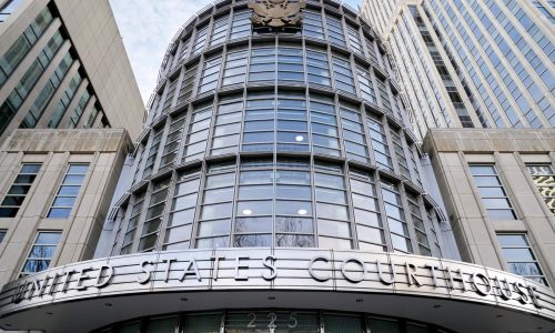 Juicio a paquistaní acusado de complot para asesinar a funcionarios de EEUU