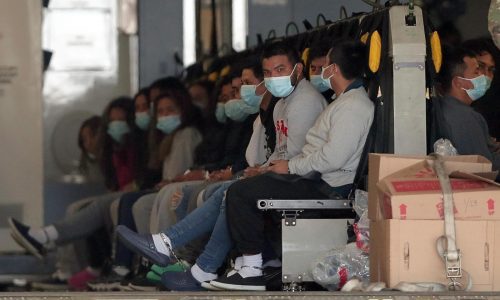 Ofensiva migratoria de Trump sobrecarga a los tribunales