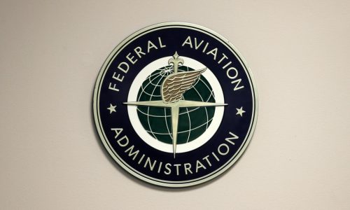 La FAA cierra el espacio aéreo en El Paso, Texas, y suspende todos los vuelos por 10 días