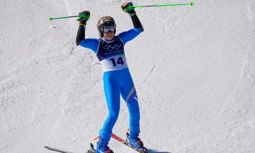 Federica Brignone gana el oro en el eslalon gigante olímpico y Mikaela Shiffrin es undécima
