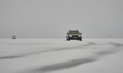 Estonia abre carretera de hielo que conecta con dos islas en el mar