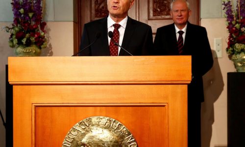 Cómo Jeffrey Epstein usó el glamur del Nobel de la Paz para expandir su red global de élite