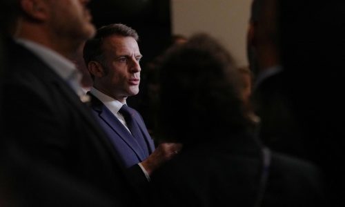 Macron ordena investigar a grupos violentos tras la muerte de un activista de ultraderecha