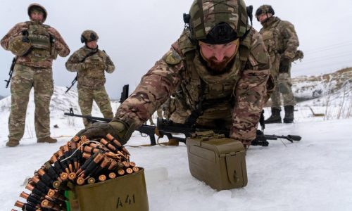 Ataques con drones dejan 2 muertos en Ucrania y Rusia antes de diálogo de paz mediado por EEUU