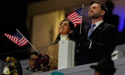 Vítores al equipo de EEUU se convierten en abucheos para Vance en la inauguración de los Juegos