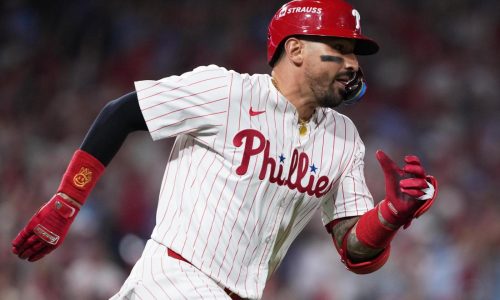 Padres firman al extoletero de Filis Nick Castellanos, a Canning y a Márquez, dice fuente a la AP