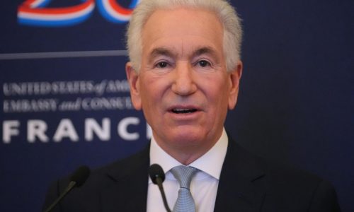 El ministro francés de Exteriores dice que el embajador de EEUU debe responder a una citación