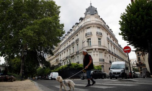La fiscalía de París abre 2 investigaciones ligadas a Epstein y pide a las víctimas que declaren