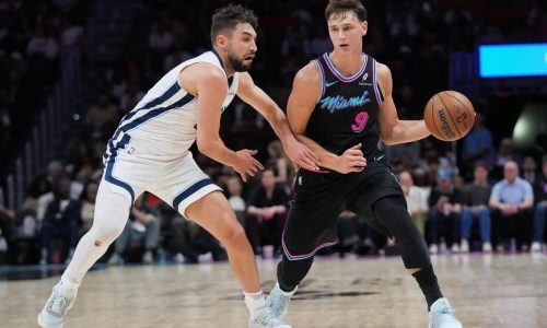 Wiggins termina con 28 puntos encestando 9 de 10 tiros de campo y el Heat vence a Grizzlies