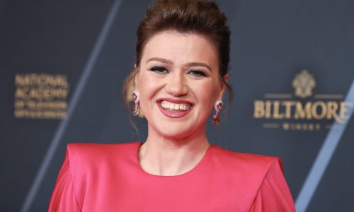 Kelly Clarkson ending talk show ‘to prioritize my kids’