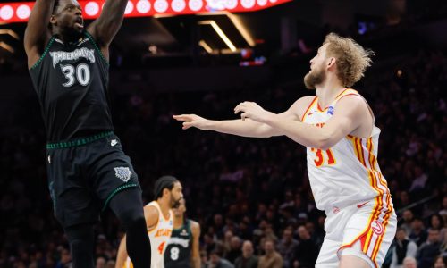 Edwards anota 30 y Timberwolves vencen 138-116 a unos diezmados Hawks