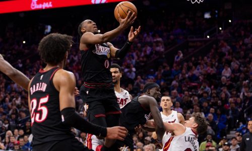 Tyrese Maxey rompe récord de triples de los 76ers que vencen 124-117 al Heat