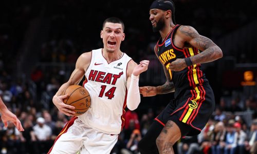 Herro anota 24 puntos en su regreso y Heat aplasta a Hawks por 128-97