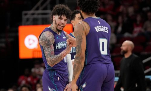 Hornets amplían racha ganadora a 8 partidos con triunfo de 109-99 sobre Rockets