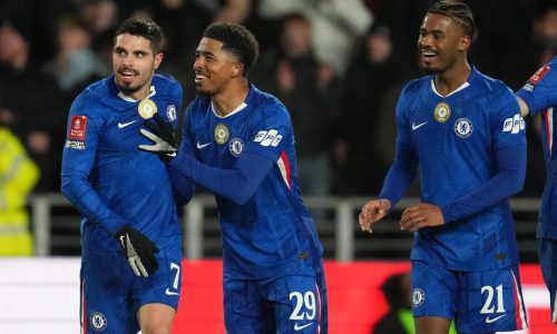 Fofana y Mejbri denuncian que fueron objeto de nsultos racistas tras partido de la Premier