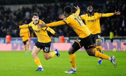 El colista Wolverhampton sorprende 2-0 al Aston Villa en Molineux