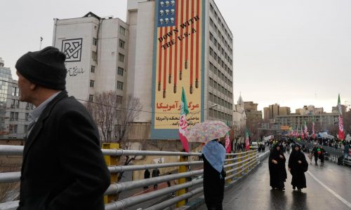 Irán y EEUU se preparan para conversaciones en Omán sobre programa nuclear