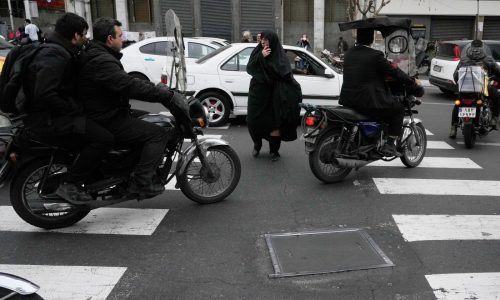 Irán replica a Trump antes de las conversaciones de Ginebra ante un gran despliegue militar de EEUU