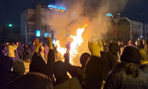 Filmó la violenta represión de Irán contra manifestantes; ahora teme salir de casa