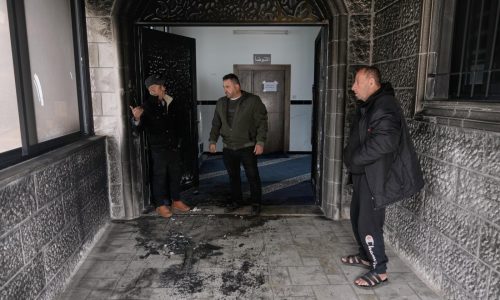Colonos israelíes incendian y vandalizan una mezquita en Cisjordania durante Ramadán