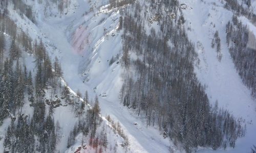 Dos esquiadores mueren y uno más resulta herido en una avalancha en el norte de Italia