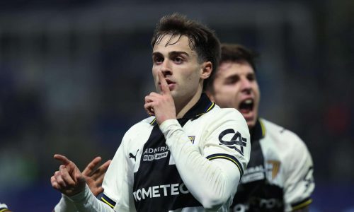 Parma y Cagliari empatan 1-1, con tanto postrero de Oristanio tras golazo de Folorunsho