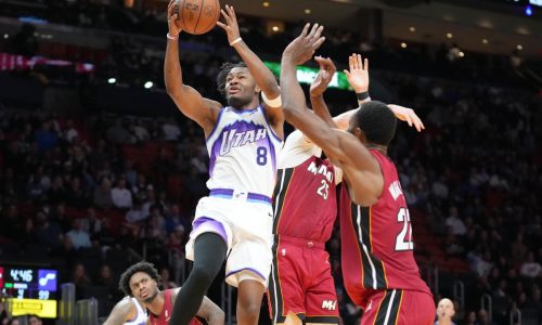 Sensabaugh anota triple al final y el Jazz vence 115-111 al Heat