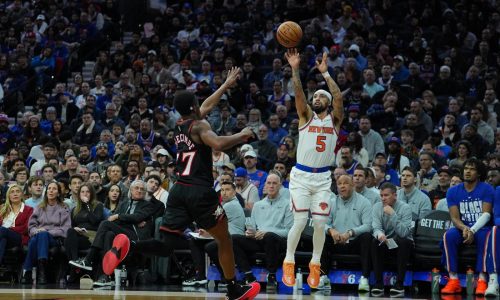 Alvarado y Bridges lideran a los Knicks en paliza 138-89 sobre los 76ers
