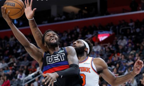 Daniss Jenkins anota 18 puntos en la victoria de Pistons 118-80 sobre Knicks