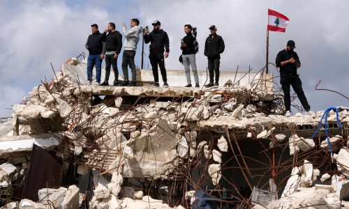 Quince muertos en el derrumbe de un edificio en Líbano