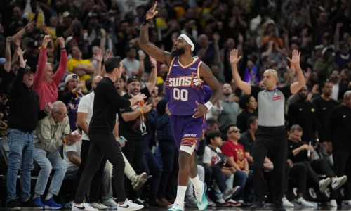 Royce O’Neale encesta triple agónico y Suns sin titulares vencen a Lakers por 113-110