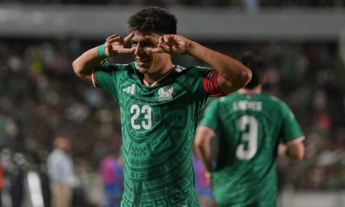 “Hormiga” González anota y aporta pase para gol en triunfo aplastante de México 4-0 ante Islandia