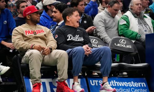 Mark Cuban dice que la NBA debe aceptar el ‘tanking’, y critica castigos recientes a equipos