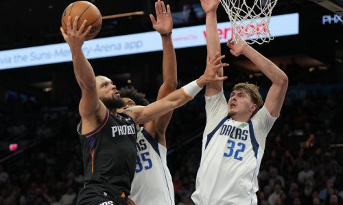 Suns vencen a Mavericks por 120-111 y extienden racha de derrotas de Dallas a 8 partidos