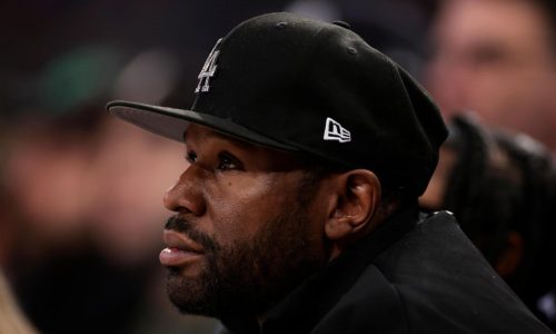 El invicto Floyd Mayweather dice que volverá al boxeo profesional 9 años después del retiro