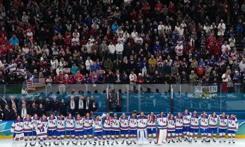 Olímpicos cierran con el oro de EEUU en el hockey masculino y el triunfo de Eileen Gu en halfpipe