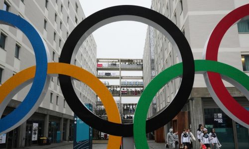 A atletas olímpicos les prometen más condones en San Valentín tras escasez en villas