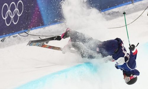 Goepper se va con esguince de rodilla y lesión en la espinilla tras caída en halfpipe olímpico
