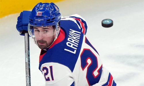 Dylan Larkin no ha ganado mucho, pero un oro olímpico lo cambiaría todo