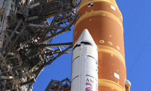 NASA planea primera misión lunar de Artemis para marzo, tras prueba de carga exitosa