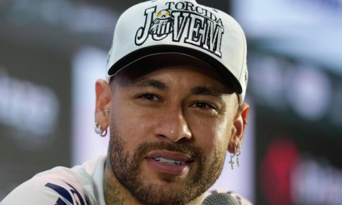 Neymar firma doblete histórico con Santos y pide pista para ir al Mundial con Brasil