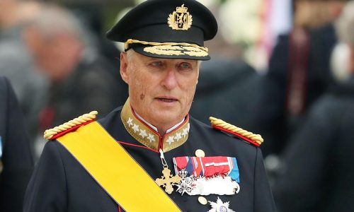 Rey de Noruega recibe alta de hospital español tras tratar infección cutánea