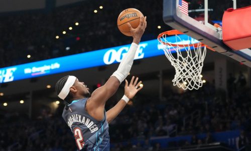 Gilgeous-Alexander anota 36 en su regreso; Thunder vence 127-121 a Nuggets en alargue tras altercado