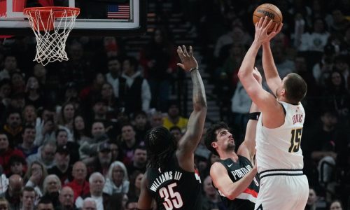 Nuggets rompen récord de puntos como visitantes y aplastan 157-103 a Trail Blazers