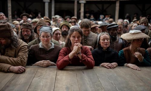 Jessie Buckley y Paul Mescal hallan el poder emocional de “Hamnet”