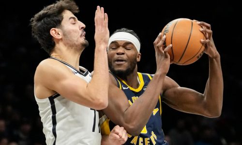 Pacers vencen a Nets por 115-110; Kam Jones anota triple clave a 16 segundos del final