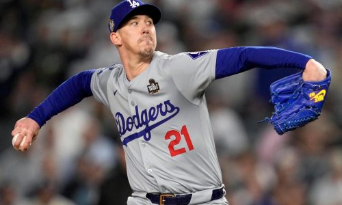 Buehler firma con Padres tras larga carrera con Dodgers, su rival del Oeste de la Nacional